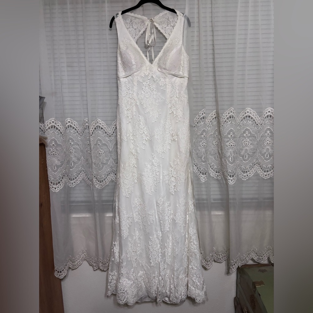 Elegant Ivory Lace Dress